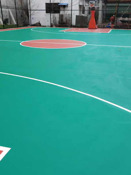 安平 球场长期使用易出现地面开裂